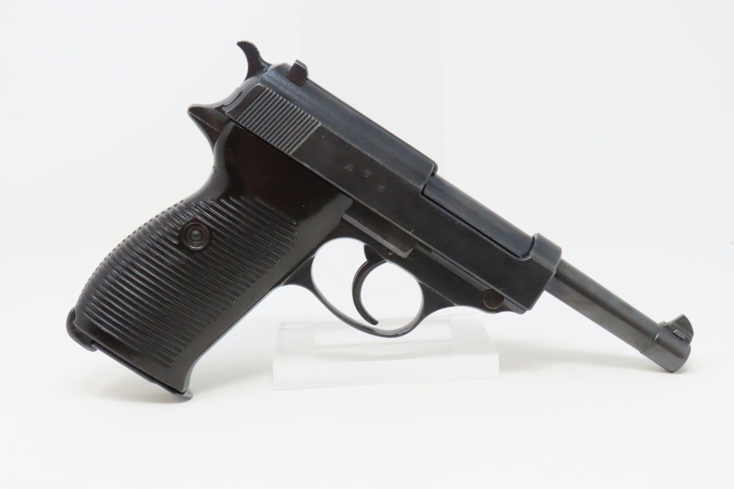 Ммг вальтер р38 копаный. Walther p38 на белом фоне. Ас 43. Вальтер п 38. Walther p38 обрез.